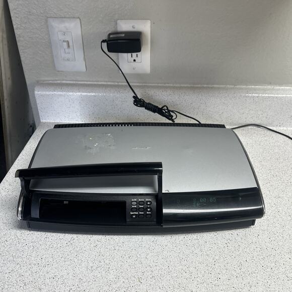 Bose AV18 Lifestyle 18 Media Center CD/DVD/MP3 Player w/ AC Adapter - Picture 1 of 5